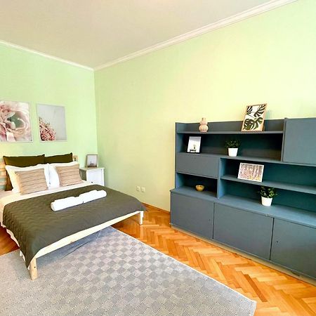 Bohemian Bright & Calm 2Br - Top Center - Private Balcony Софія Екстер'єр фото